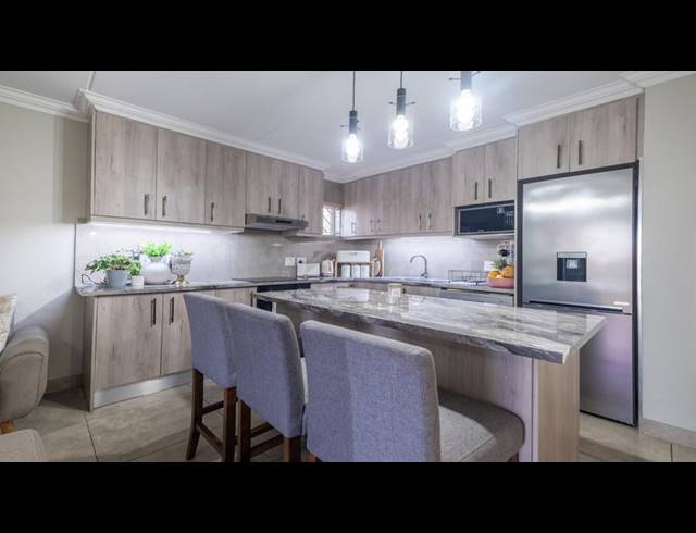 3 BEDROOM APARTMENT FOR SALE IN BURGUNDY ESTATE